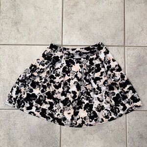 Joe B Abstract Black, White and a Pale Pink Skirt Size Small